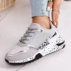 Женские беговые кроссовки на платформе, стильные кроссовки на танкетке для прогулок, спортивная обувь с леопардовым принтом, популярная обувь для леди, большой размер 43, 2021