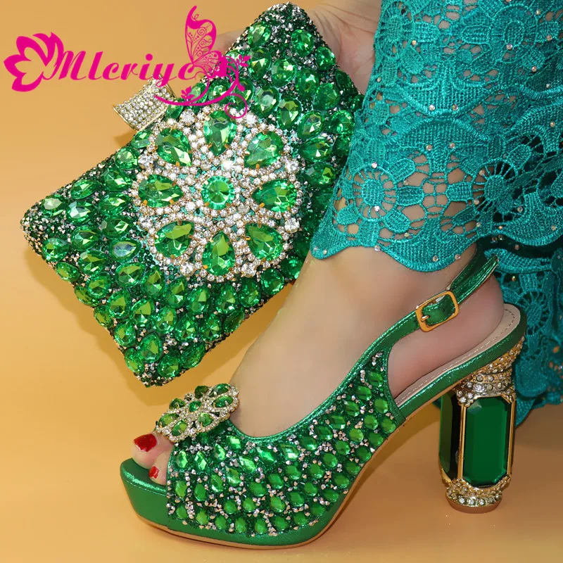 Новое поступление вечерние туфли и сумочка золотистого цвета в африканском