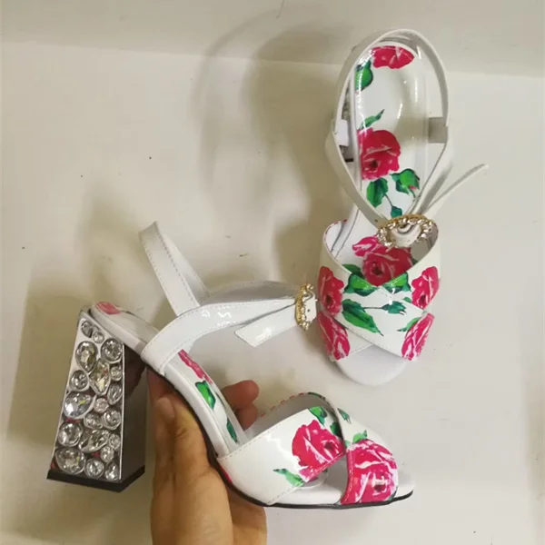 Модельные свадебные туфли лодочки женские на высоком каблуке с кристаллами