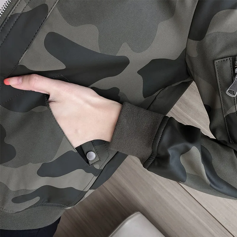 Женская короткая приталенная мотоциклетная куртка HanOrange из камуфляжной кожи в