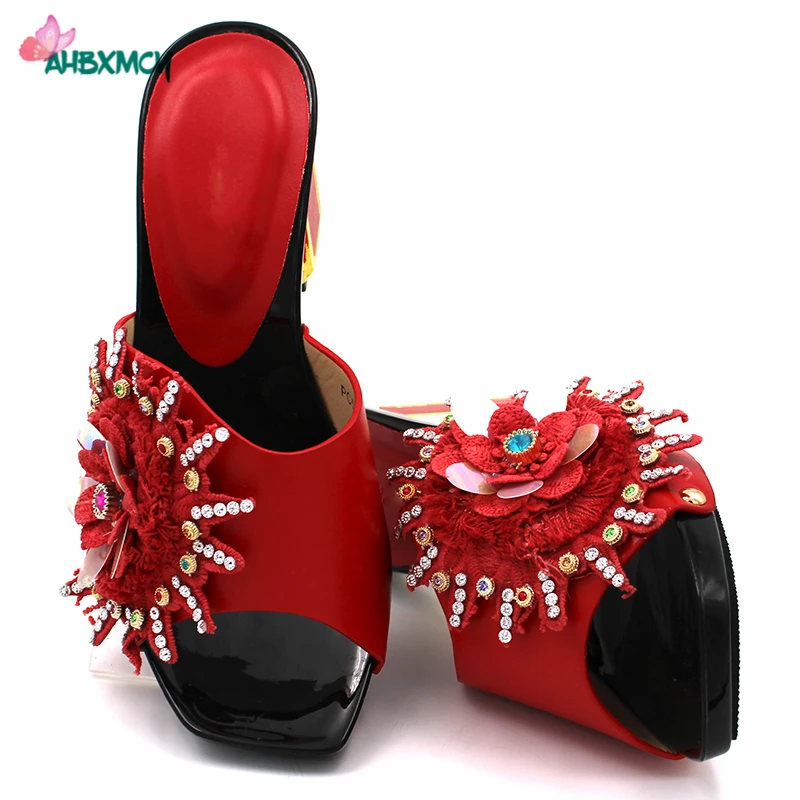 Босоножки на платформе красного цвета Удобные туфли каблуке Декорированные