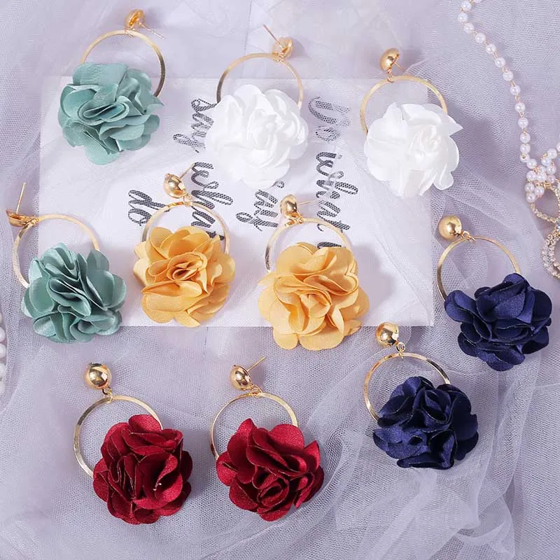 Женские серьги подвески с цветком вечерние из золотистого металла в богемном