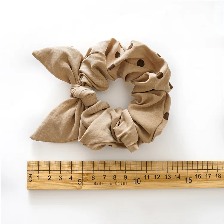 Резинка для волос ручной работы эластичная заколка в горошек с узлом и бантом