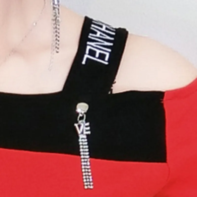 #7389 черная белая красная полосатая футболка с открытыми плечами женская косым