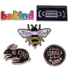 Эмалированная металлическая брошь в виде кролика с эмалью