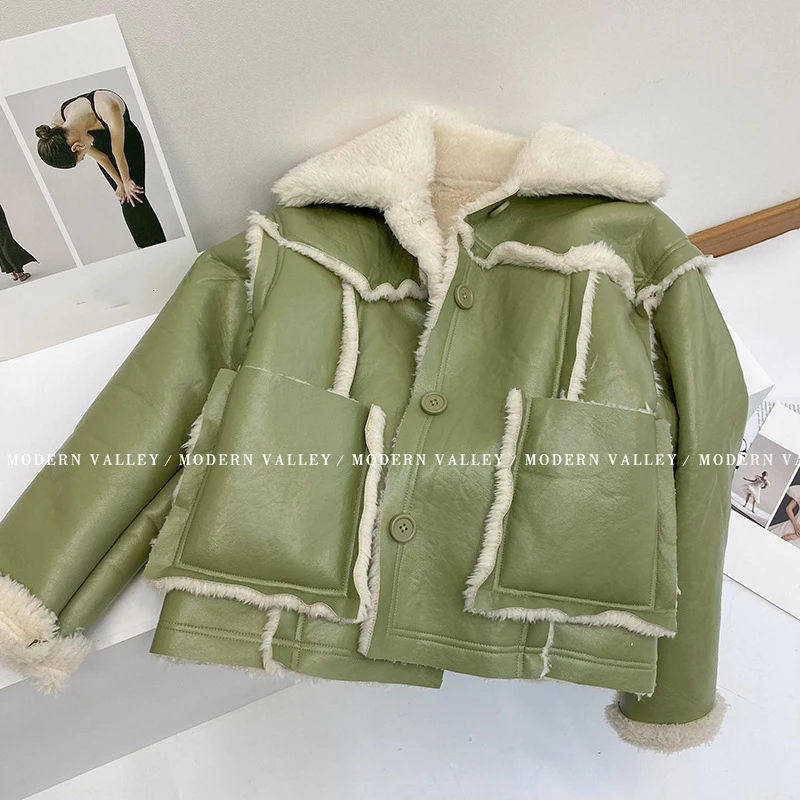 Faux lamb fur jacket for women 2022 winter new double faced fur fleece fashion chic coat locomotive short faux leather jacket
