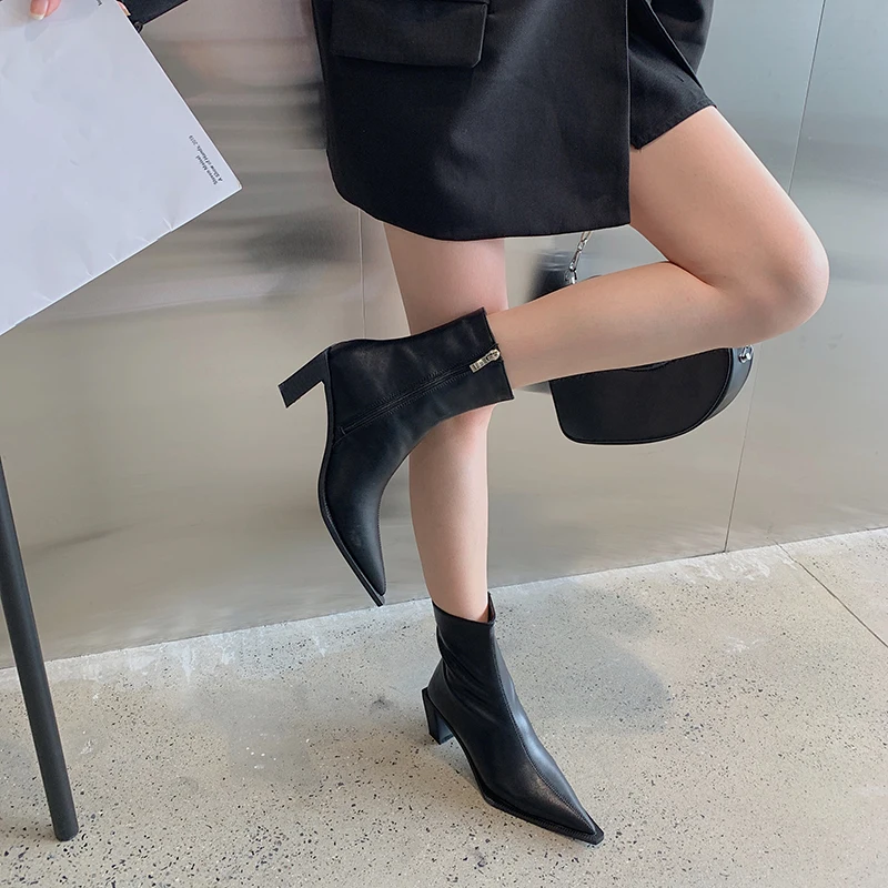 

Fashion Women Ankle Boots Pointed Toe Thick High Heels Martin Booties Western Boots Black White Brown Side Zipper Party Pumps