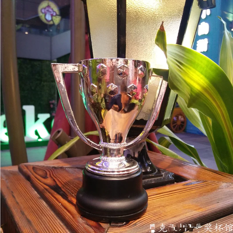 

La Liga trophy Barcelona Real Madrid peripheral giftsCLuo Messi fans gift supplies souvenirs