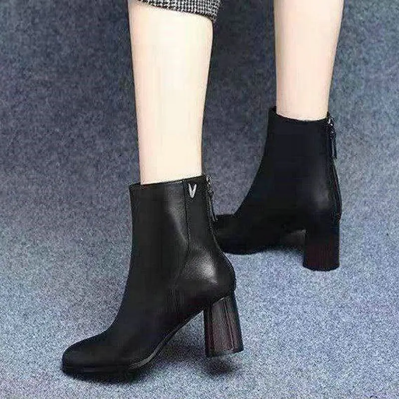 Размера плюс 35-52 хорошие новые ботинки до середины икры женские на дождливую