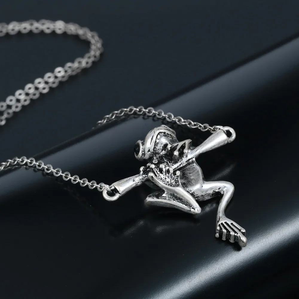 

Pretty Animal Necklace Vintage 3D Realistic Baby Frog on a Branch Animal Unique Necklaces & Pendants Gift for Women Girls