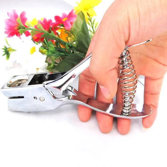 

Silver Metal Slot Punch Hand Slot Puncher ID Card Photo Badge Hole Punch Tag Tool Papers Voucher Perforator Office Kit Supplies