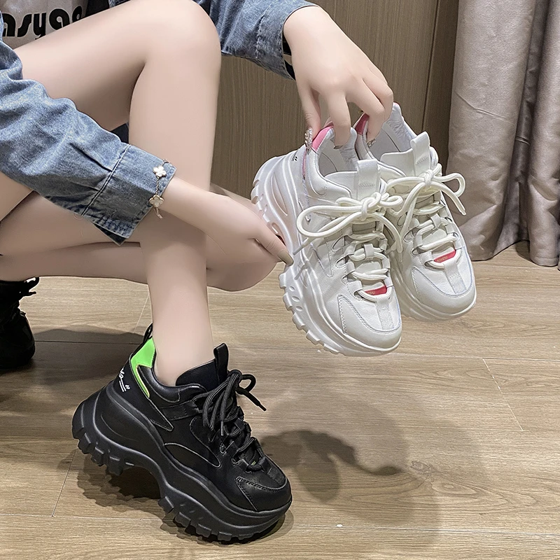 Кроссовки женские на толстой подошве дизайнерские модные тренировочные