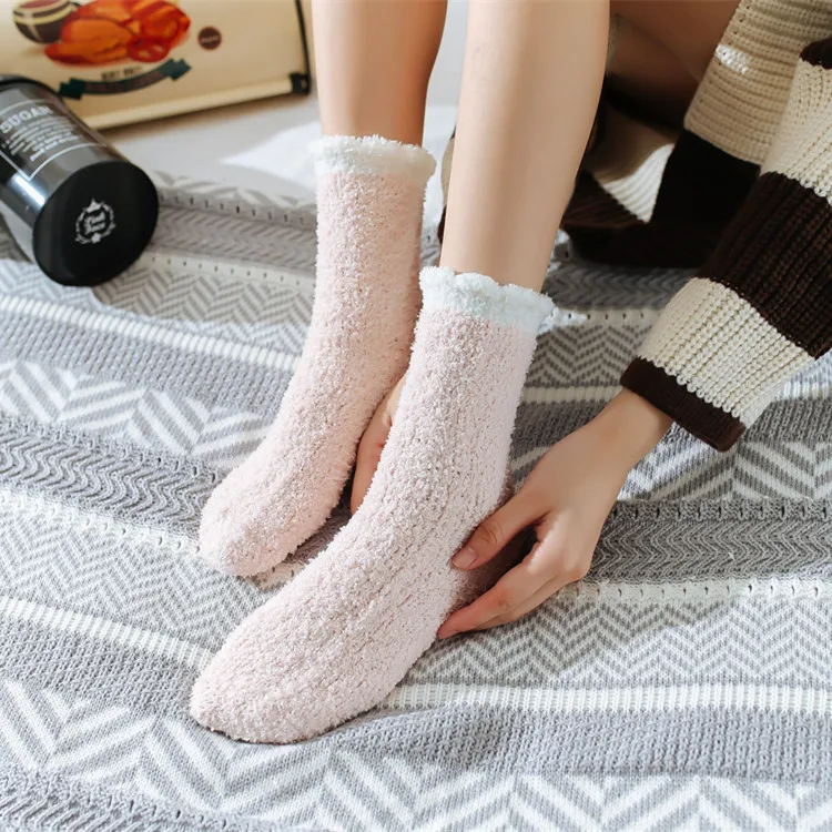 

2021 Winter New Japanese Color Matching Coral Fleece Mid-tube Women's Socks Luokou Monochrome Girls Home Half Fleece Floor Socks