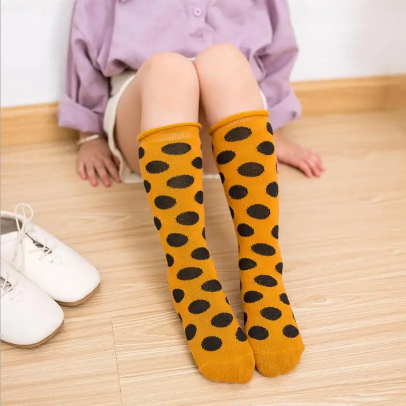 Yellow Dot Socks Носки для детей от 2 до 8 лет Гольфы длиной 30 см Детские теплые однотонные хлопковые носки унисекс в полоску и горошек для малышей - Цвет: Yellow Dot Socks