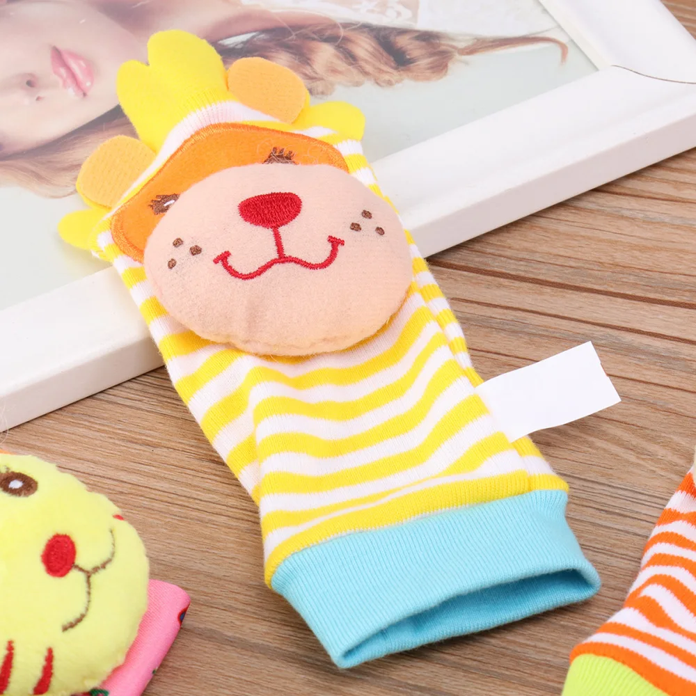

4pcs Cartoon Animal Rattle Socks Built-in Bell Wrist Strap Developmental Educational for Baby Infant