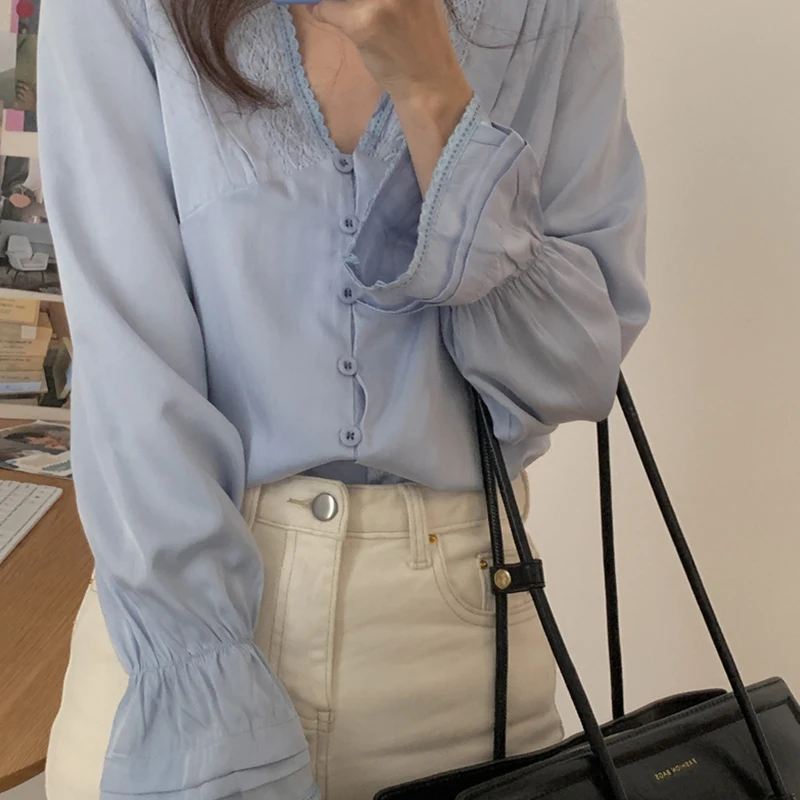 

V-neck Flared Sleeves Lace Shirts Woman's Retro Single-breasted Long-sleeved Shirt Woman Simplicity Loose White Blouses Women