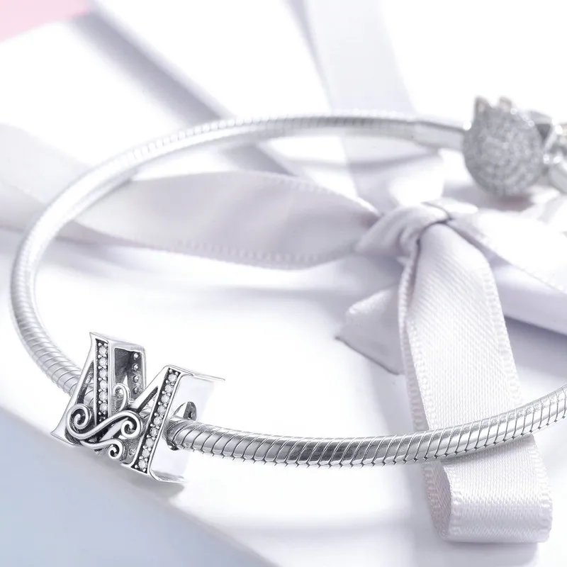 Новые бусины-шармы в виде букв алфавита подходят для оригинальных шармов Pandora