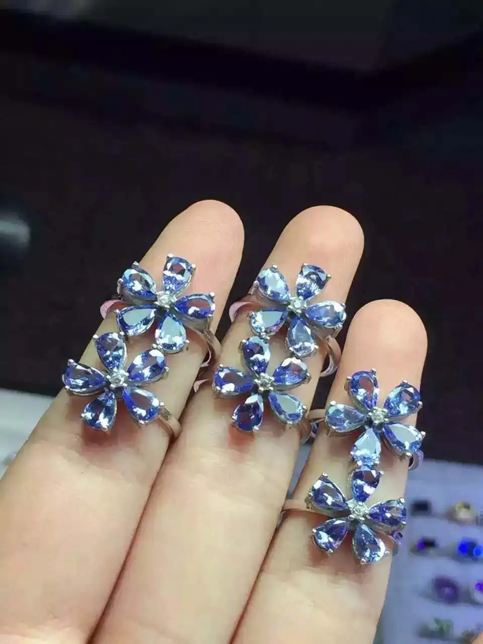 Кольцо женское из серебра 925 пробы с натуральным танзанитом | Украшения и