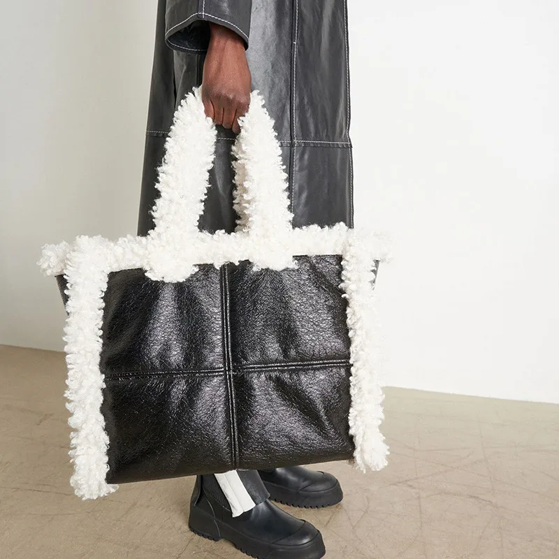 Designer Bags For Fall/Winter 2021 New Niche Design Imitation Lamb Hair Lattice Stitching Tote Big Bag