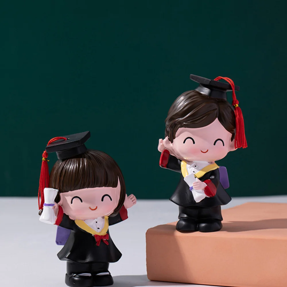 

2pcs Graduation Season Boy and Girl Cake Toppers Resin Tabletop Ornaments