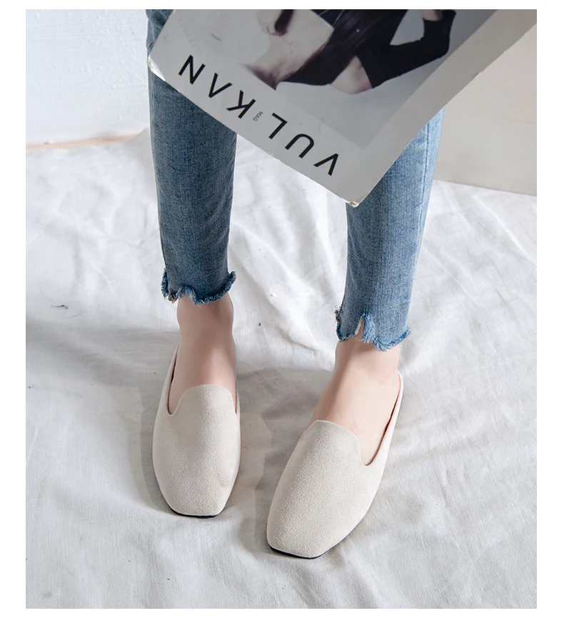 С металлической отделкой на плоской подошве с квадратным носком Туфли без