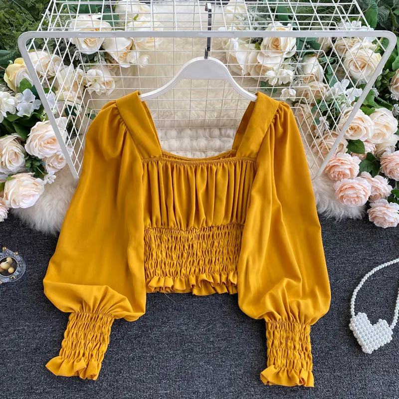 Женская блуза с квадратным вырезом коротким рукавом-фонариком и поясом на