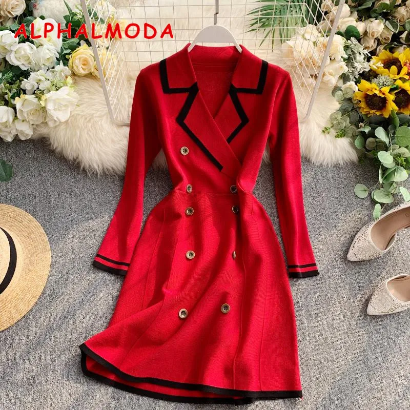 Женское трикотажное платье ALPHALMODA с воротником лацканами и длинными рукавами