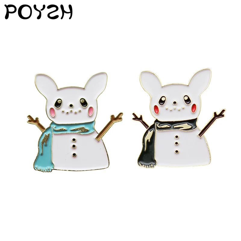 2 стиля Маленький снеговик эмалевая брошь Белый в шарфе Значок на петлице Черная кайма глаз Забавный знак ювелирных изделий Рождественский подарок детям.