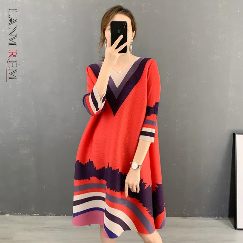 

LANMREM 2022 New Women Spring Autumn V-neck Color Block Striped Dress Female Fashion Casual Pleated Loose Dresses 2J518