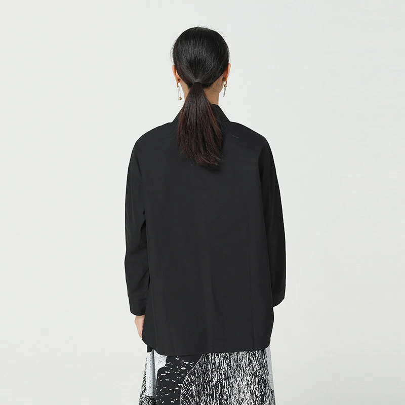 

[EAM] Women Irregular Black White Big Size Blouse New Lapel Long Sleeve Loose Shirt Fashion Tide Spring Autumn 2021 1DD4194