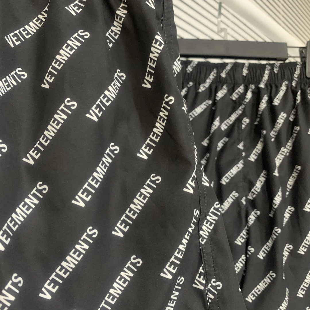

New Vetements Full Shorts Men Women 1:1 High Quality Allover Letters Print Vetements Shorts Inside Tag Label VTM Breeches