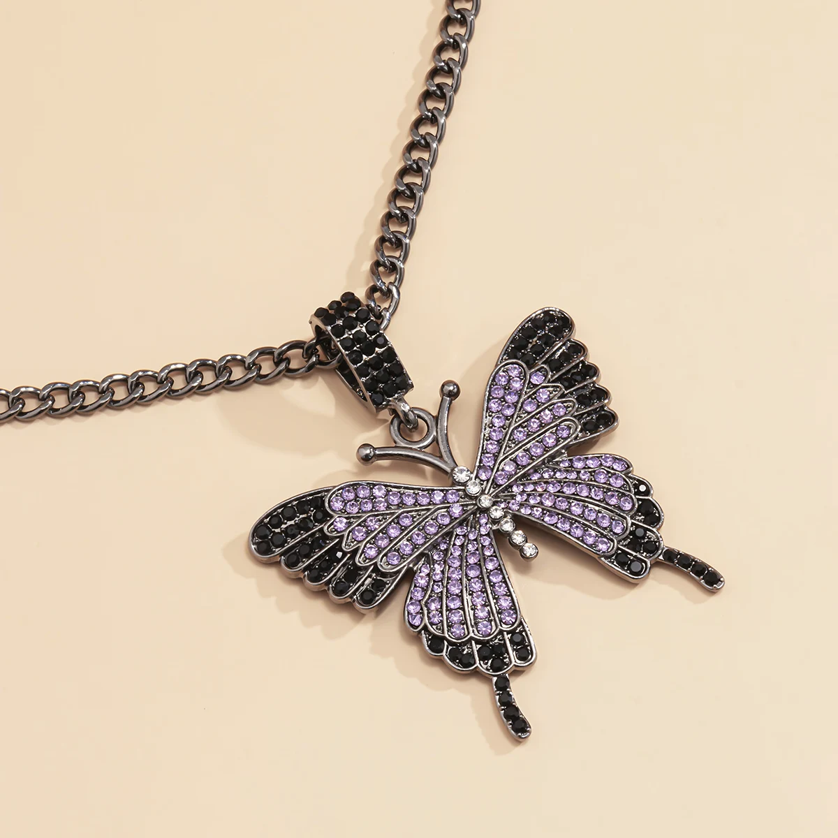 

Punk Animal Butterfly Necklace Iced Out Crystal Pendant Necklace Long Chain On the Neck Wen's Women Hip hop Rock Jewelry Gift