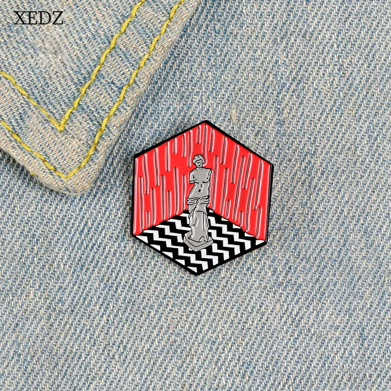

XEDZ New hexagon shaped human sculpture brooch red corrugated geometric denim pendant jewelry gift