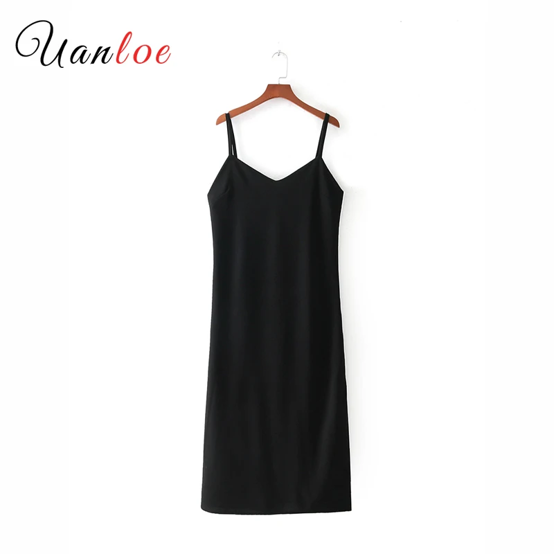 Женское платье без рукавов однотонное черное до середины икры с V образным