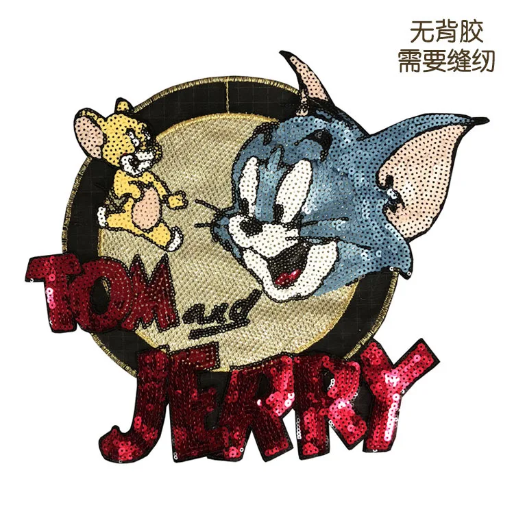 Нашивка с милым рисунком кошки и мышки нанесенная на одежду подходит как для