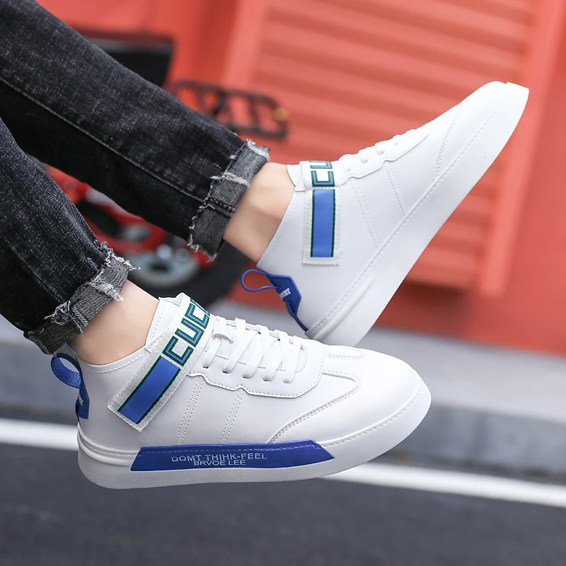 

Lightweight Breathable Skateboarding Shoes Men Anti-Slippery High Top Sneakers Young Outdoor Sneakers Comfortable Durable