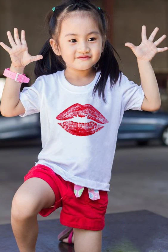 Футболка детская с коротким рукавом и принтом губ|Тройники| |