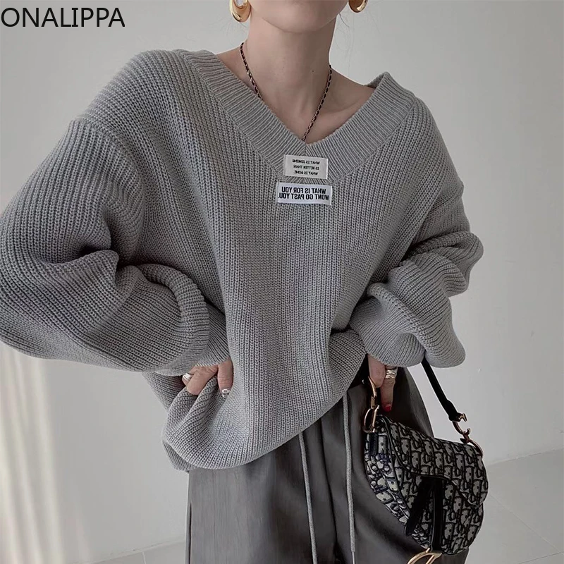 

Женский свитер ONALIPPA в корейском ретро-стиле, свободный однотонный трикотажный пуловер с длинными рукавами и V-образным вырезом и надписью, о...