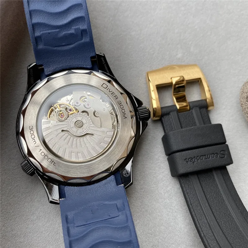 

42MM Men's mechanical watch, rubber strap, stainless steel material aaa. Quality watch Rolexable aaa watch