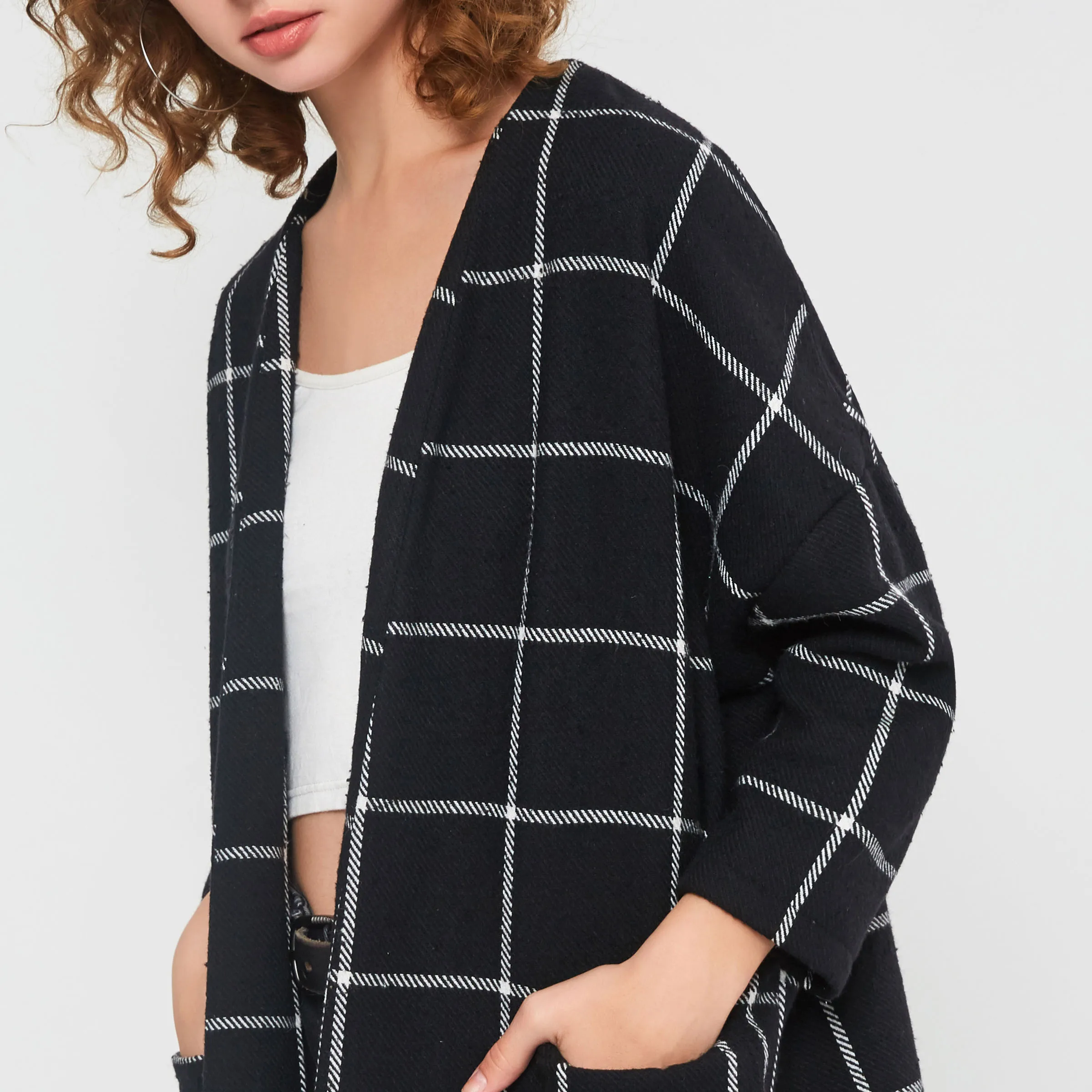 Женское повседневное шерстяное пальто черное свободное клетчатое в стиле