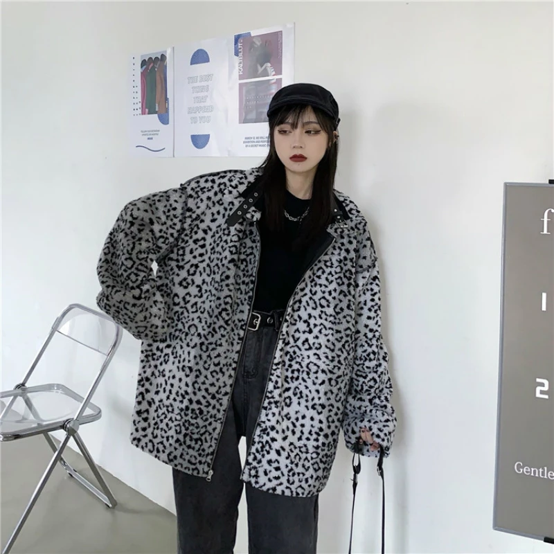 

Winter Women Faux Lamb Fur Jacket Harajuku Reversible Wear Warm Thick Jacket Windproof Stand Collar Chain Decorate Outwear