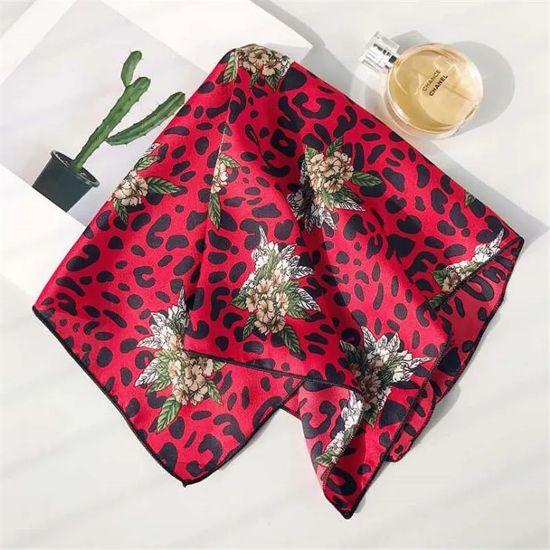 

2020 new hijab scarf women bandana silk scarf foulard femme hair scarf colour stripe Small kerchief occupation Versatile fashion