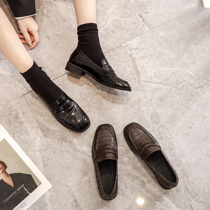 Туфли женские из искусственной кожи на плоской подошве квадратный носок без