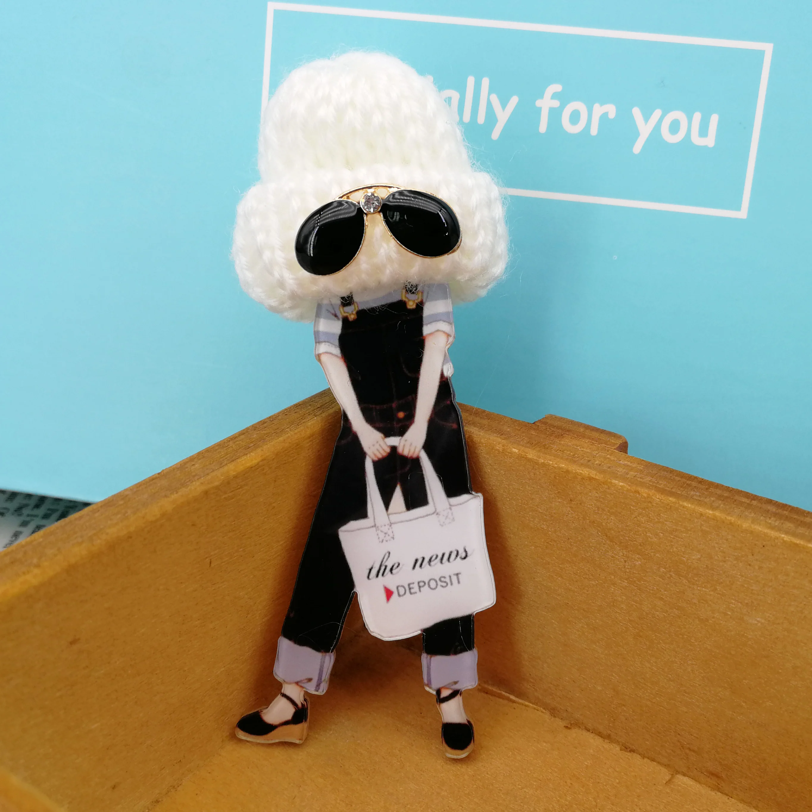 

Harajuku Badges for Woman Brooches and Pins Cool Enamel Sunglass Acrylic Cartoon Models Brooch Fashion Jewelry Accessories