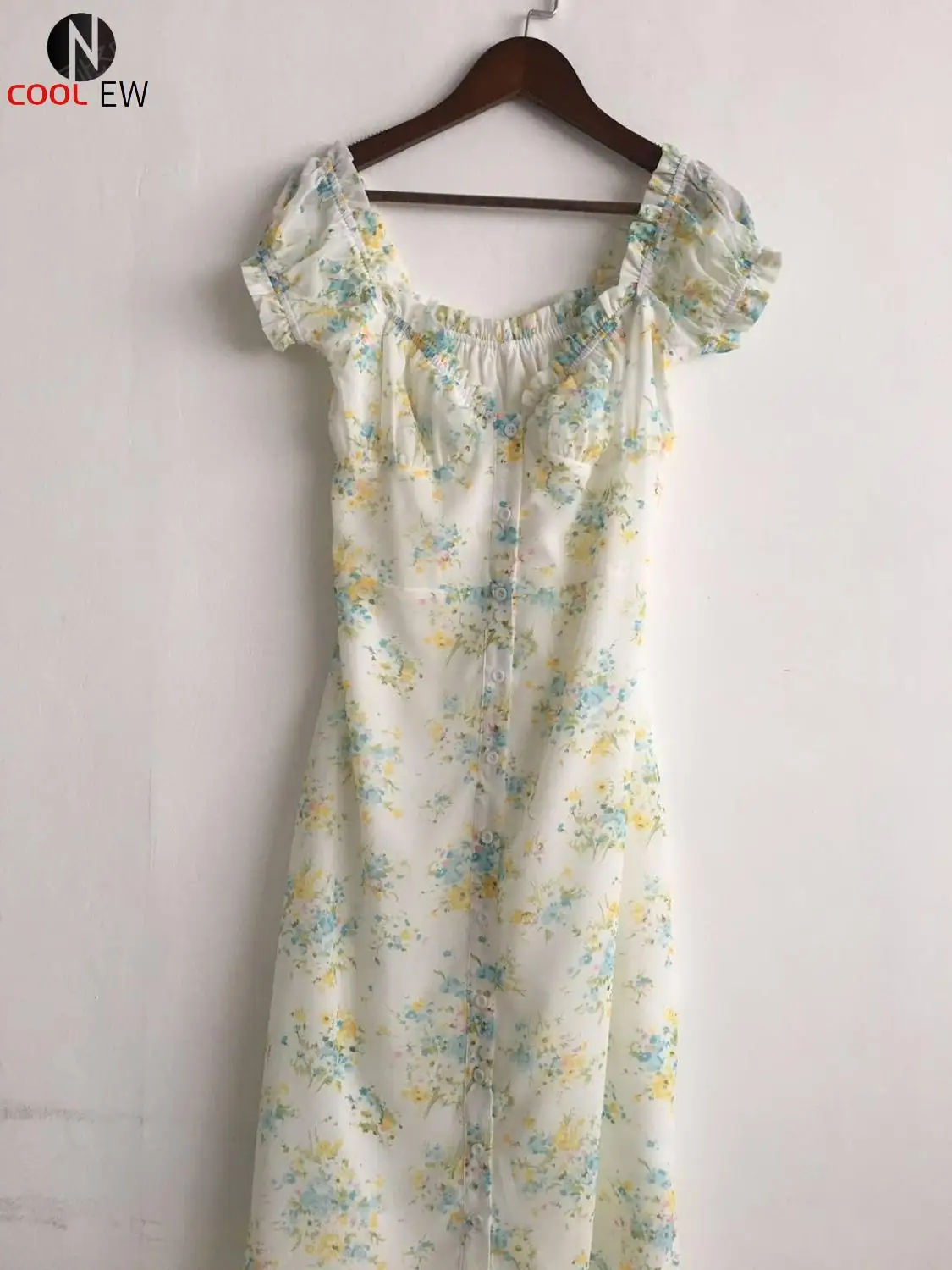 

Elfbop женское платье миди с V-образным вырезом и цветочным принтом на пуговицах спереди с короткими пышными рукавами и оборками