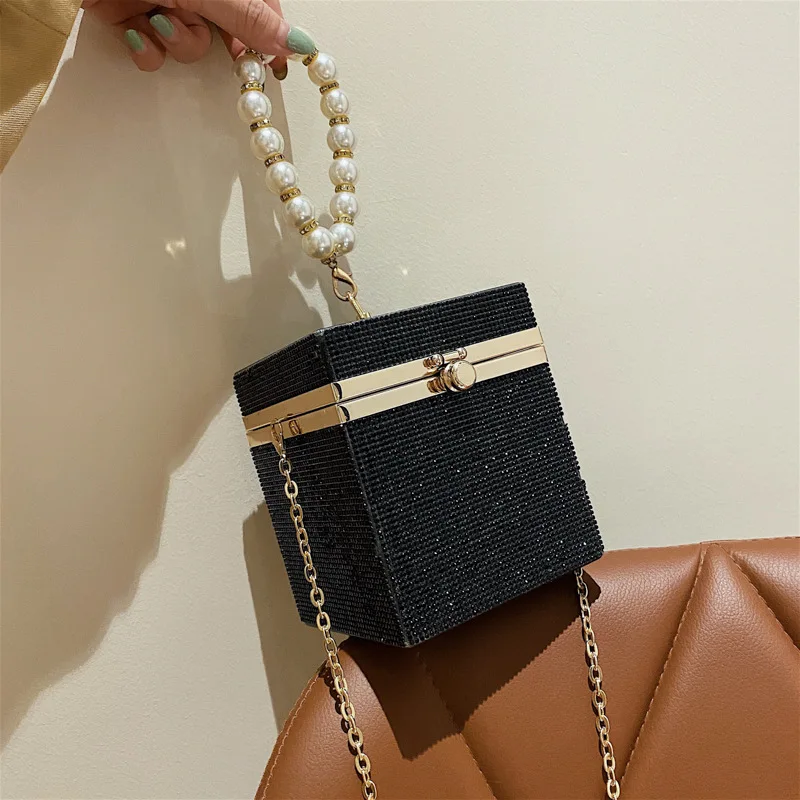 

Серебристые квадратные вечерние сумки Стразы с бриллиантами для женщин 2021, модная сумка-клатч с жемчугом, дамские сумочки, клатчи, сумка чер...