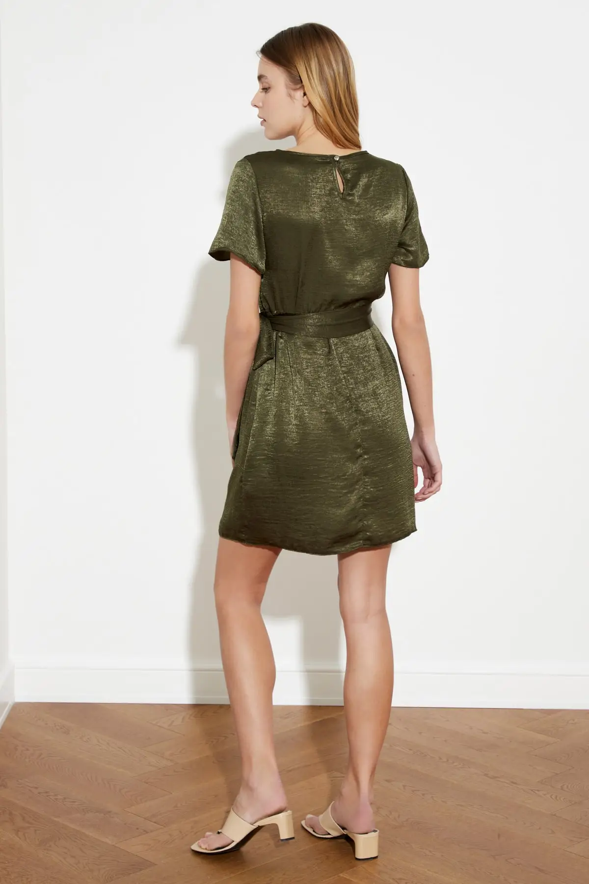 Сатиновое платье цвета хаки со шнуровкой TOFAW19AA0120|Женские платья| |