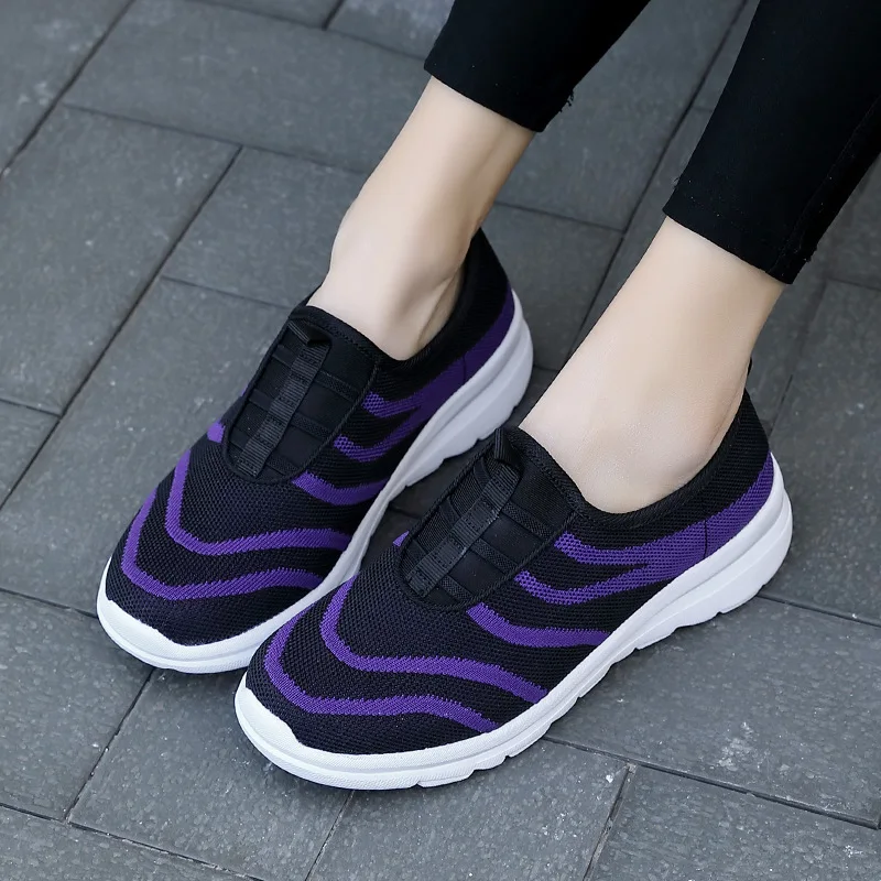 

2021 Hot new style large mesh fly woven breathable lightweight sports casual women's shoes all-match soft sole running shoes