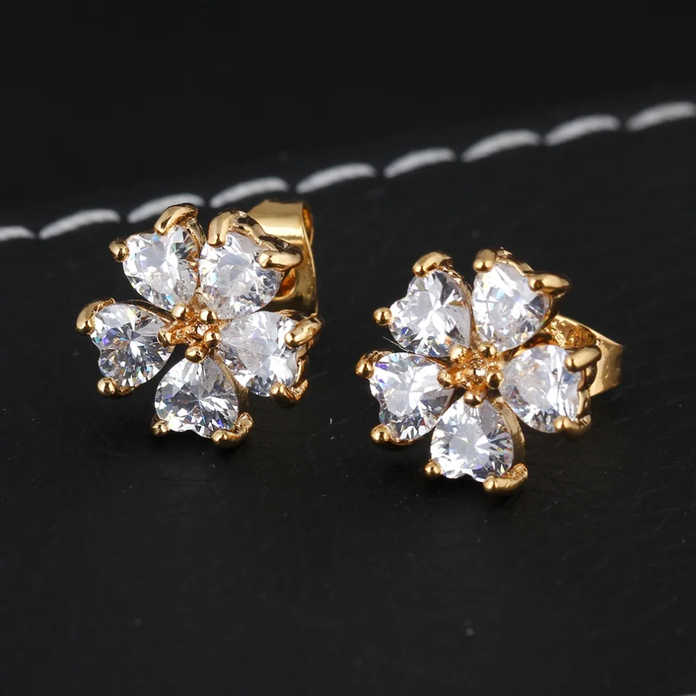 Женские серьги гвоздики с кристаллами простые прозрачным камнем в форме цветка