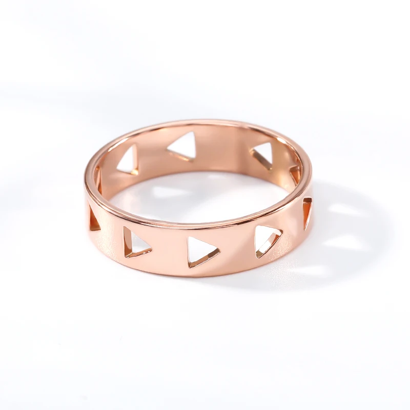 Полый бюстгальтер с треугольными чашечками украшением в виде кольца для женщин